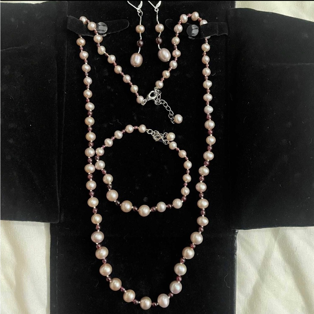 Shane Co, Colored pearl w/garnet set